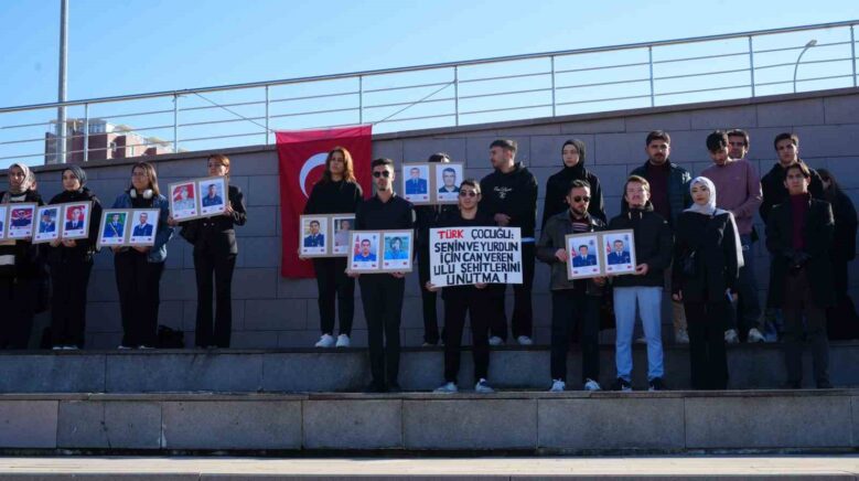 universite ogrencileri sehitleri dualarla andi FleJYlXW