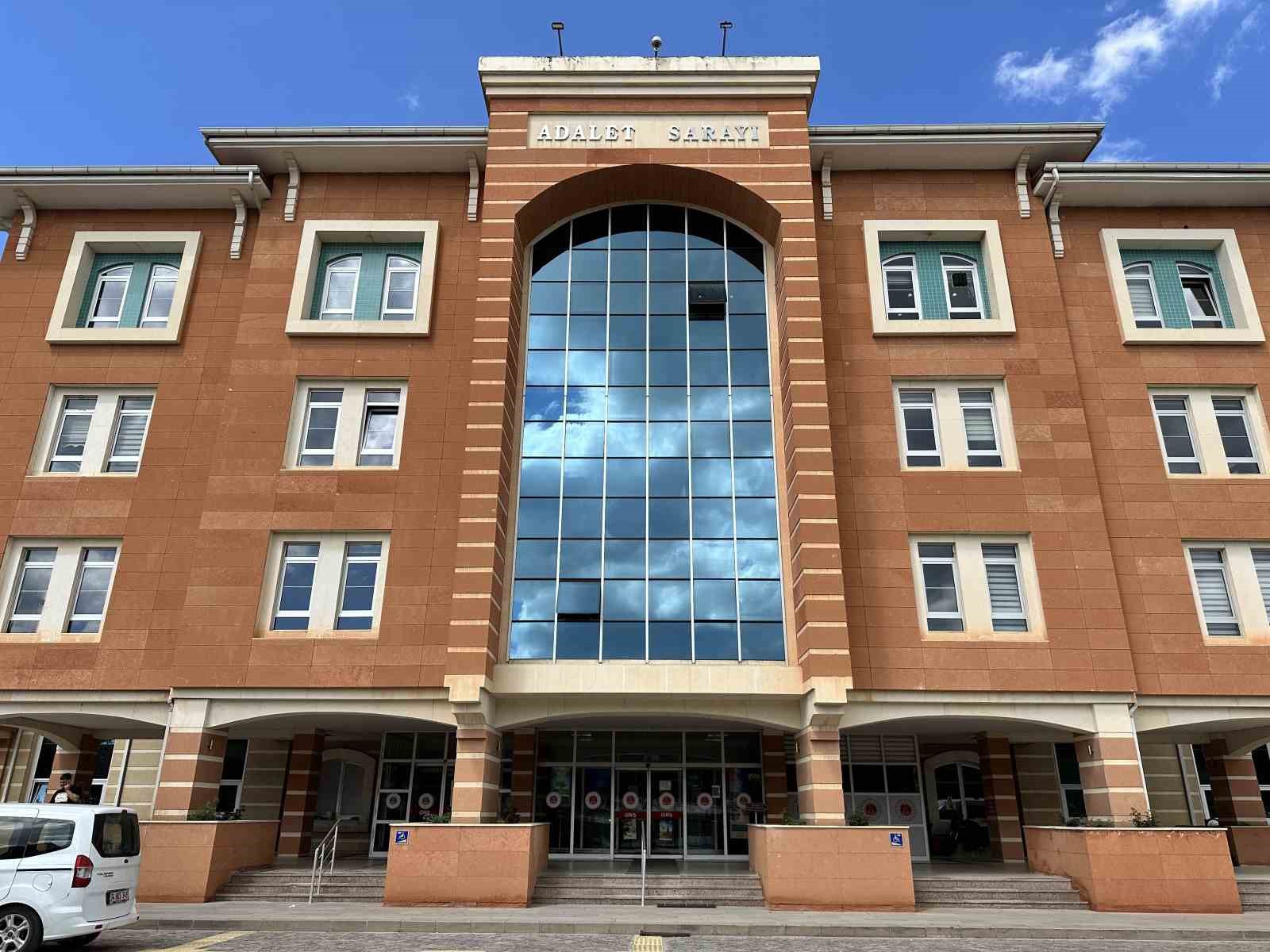 uyusturucu operasyonunda yakalanan 5 saniga mahkemeden ceza yagdi