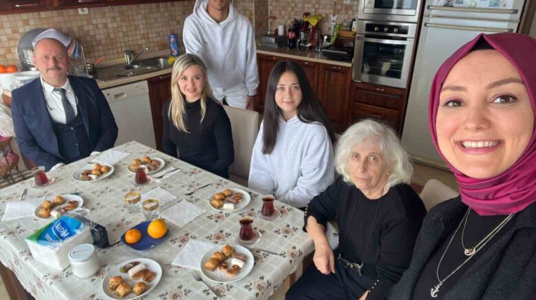 uzun mehmet mtalden emekli ogretmene vefa ziyareti 6tVmddgP