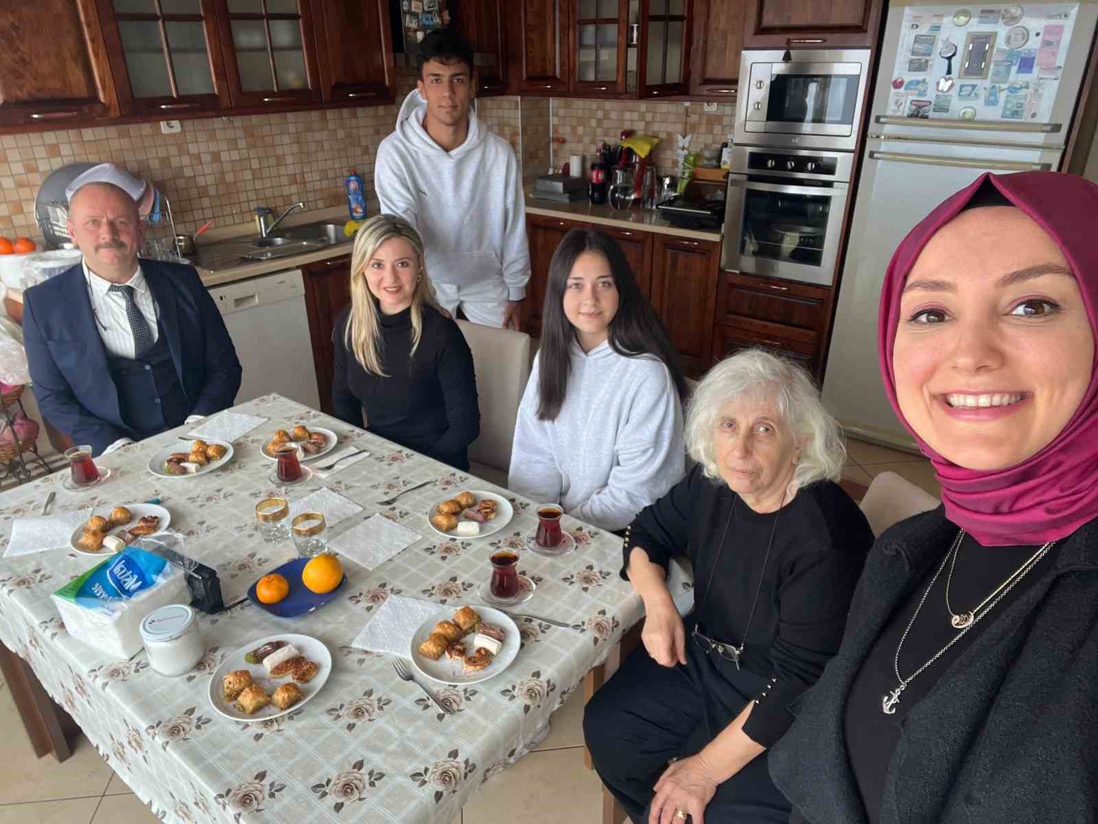 uzun mehmet mtalden emekli ogretmene vefa ziyareti 6tVmddgP