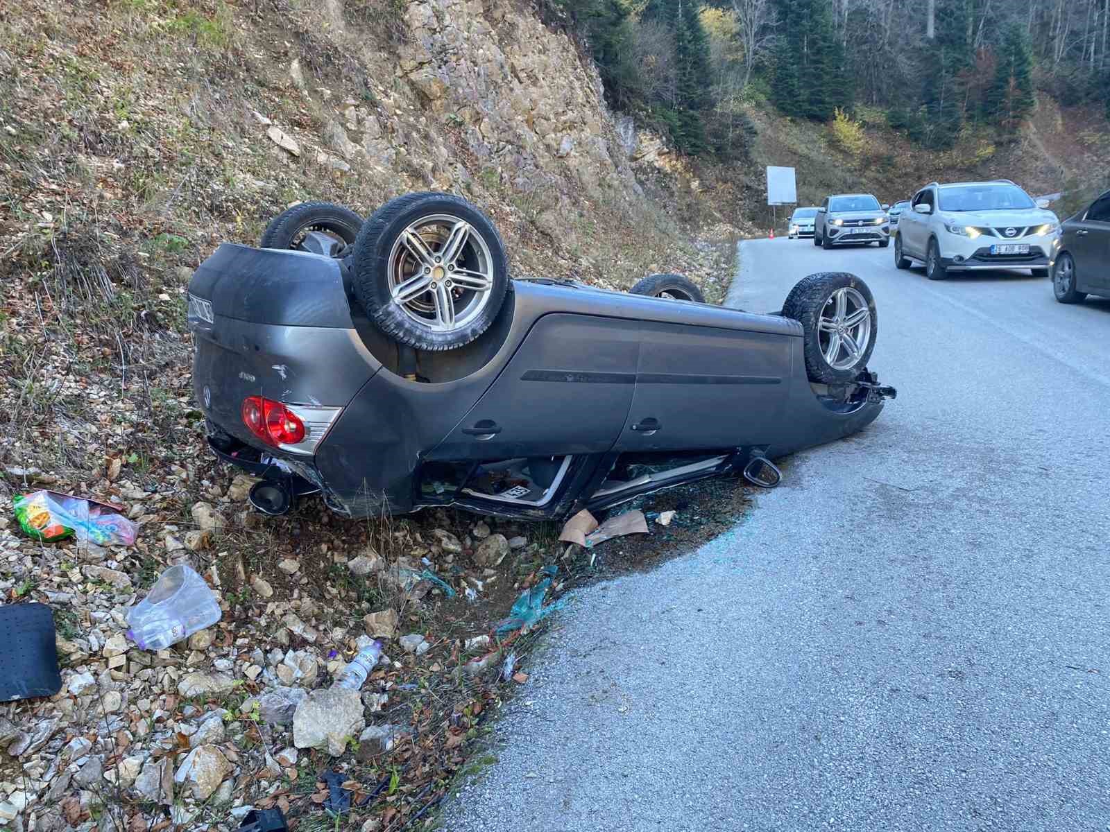 yedigollerde gizli buzlanma otomobili tepetaklak yapti 2 yarali kPhptNnl