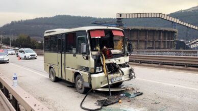 yolcu minibusu tir dorsesine carpti cJsxRGg1