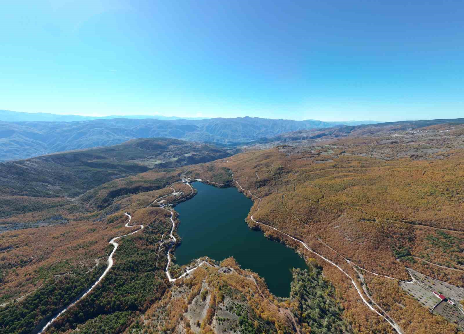zinav golu sonbahar renkleriyle mest ediyor