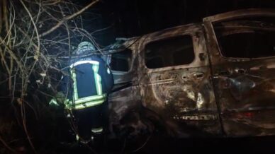 agaca carpan arac alev alev yandi Ki5WjRKS