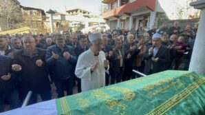 alapli ilce milli egitim muduru annesinin cenaze namazini kildirdi 8J1fpLGJ