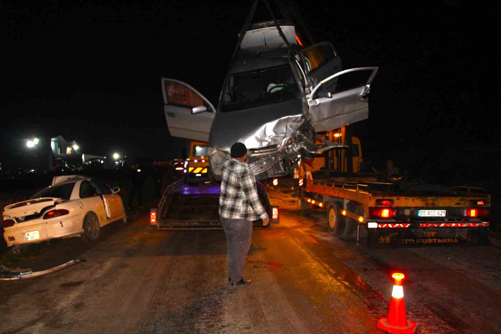 amasyada iki otomobil kafa kafaya carpisti 8 yarali Zd1bZRaP