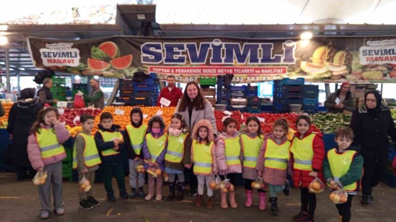 anaokulu ogrencilerinden yerli mali haftasina anlamli ziyaret QXDFSwaq