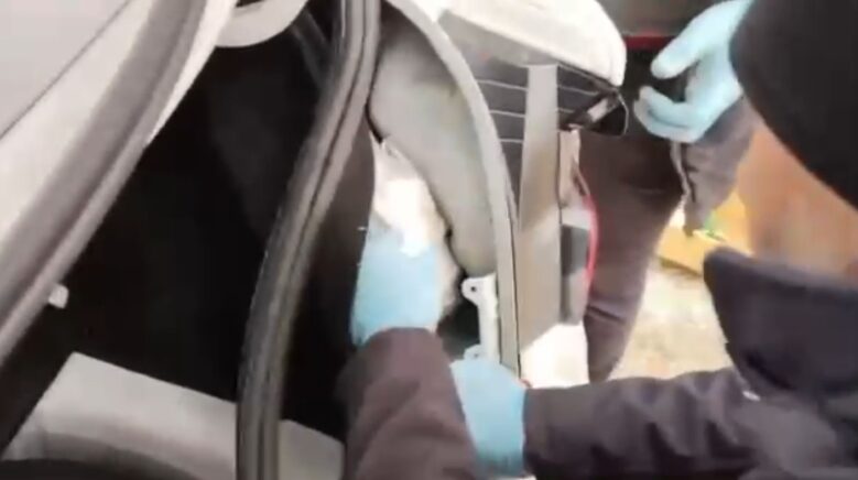 arabaya uyusturucu zulalayan sahislar polisten kacamadi 3 tutuklama xyXkqBNI