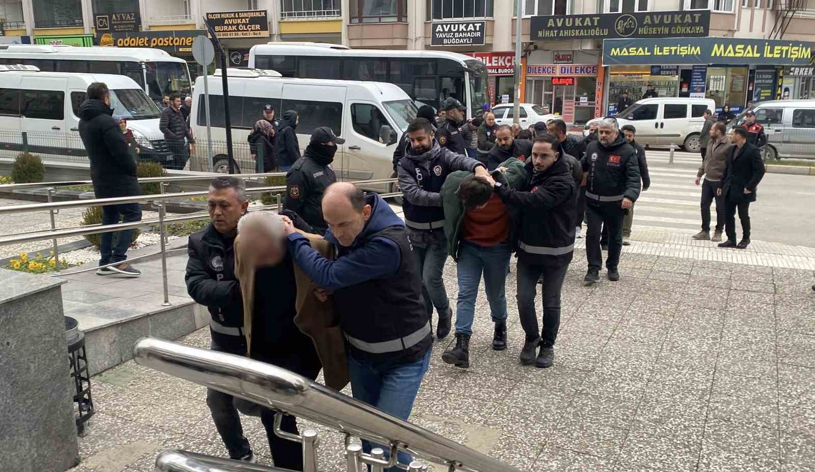 aracini satmak isteyen vatandaslari milyonlarca lira dolandiran sebekeye 5 ilde operasyon 14 gozalti RUtwVnOy