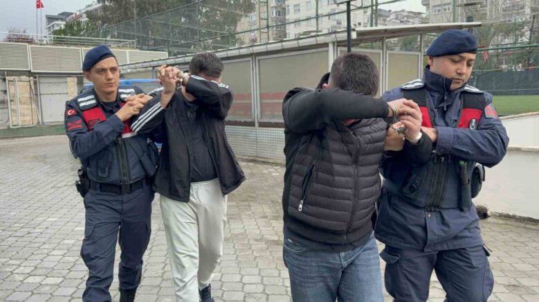 araclarinda uyusturucu hap ele gecirilen 2 kisi gozaltina alindi zsWWZDFf