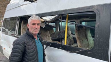 artvinde uzerlerine kaya yagan minibus sofor yasadiklari korku dolu anlari anlatti QfiTtAgS