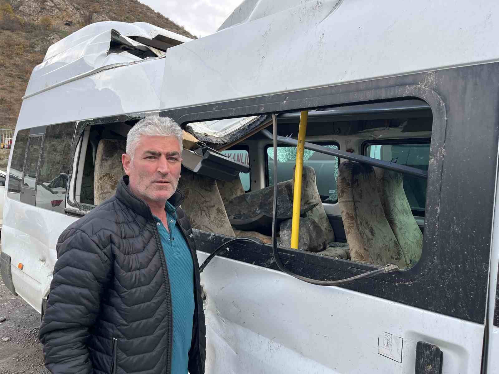 artvinde uzerlerine kaya yagan minibus sofor yasadiklari korku dolu anlari anlatti QfiTtAgS