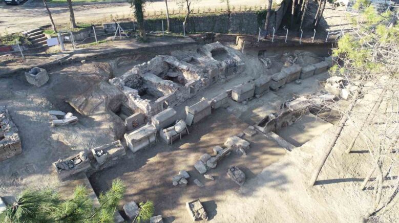 barunun calismalariyla tios antik kentinde karadeniz bolgesinin en buyuk mezarlik alani bulundu 1q7AetH4