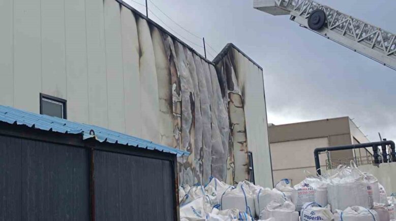 boluda fabrika yangini buyumeden sonduruldu v9X8O1AA