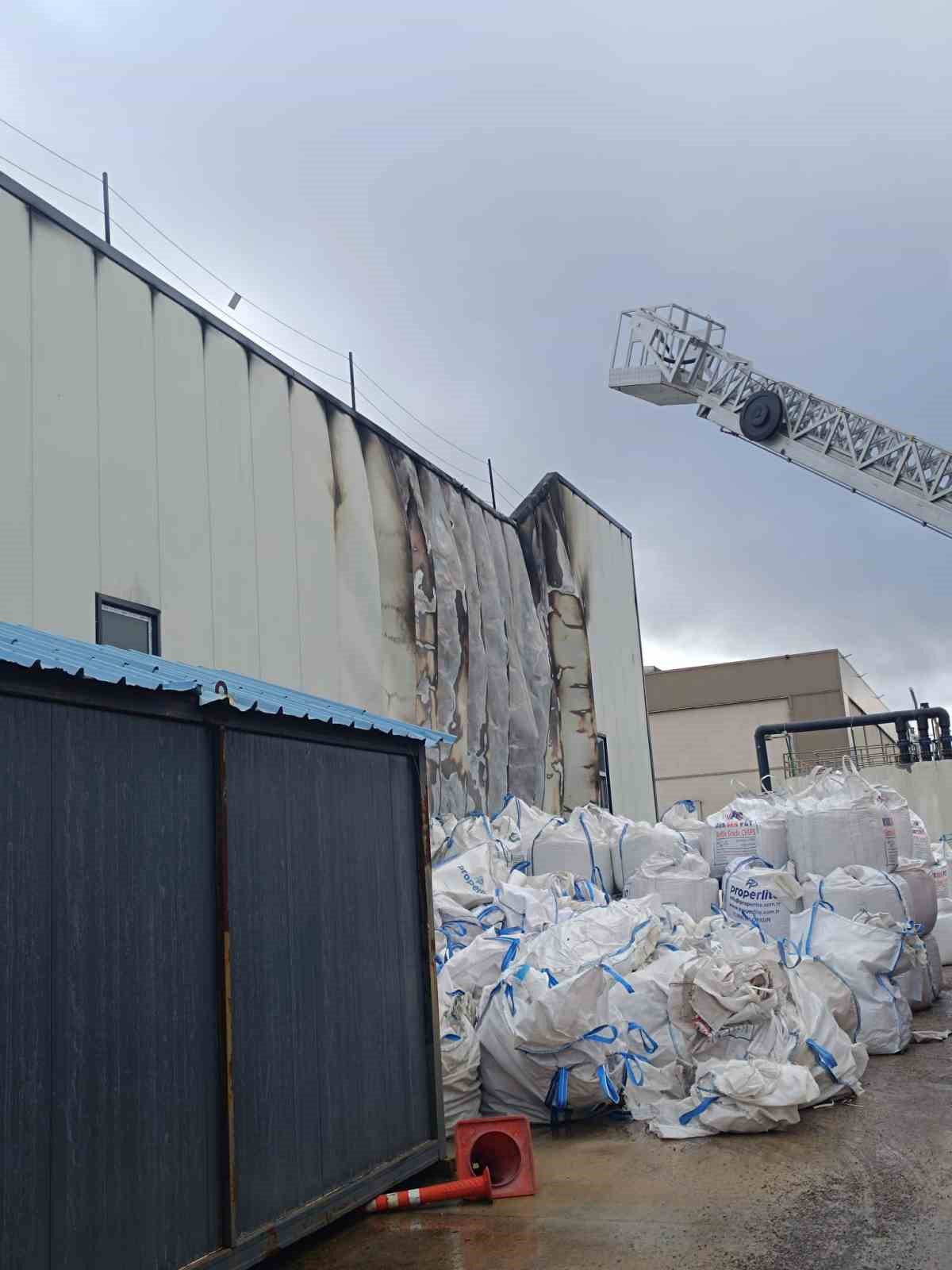 boluda fabrika yangini buyumeden sonduruldu v9X8O1AA