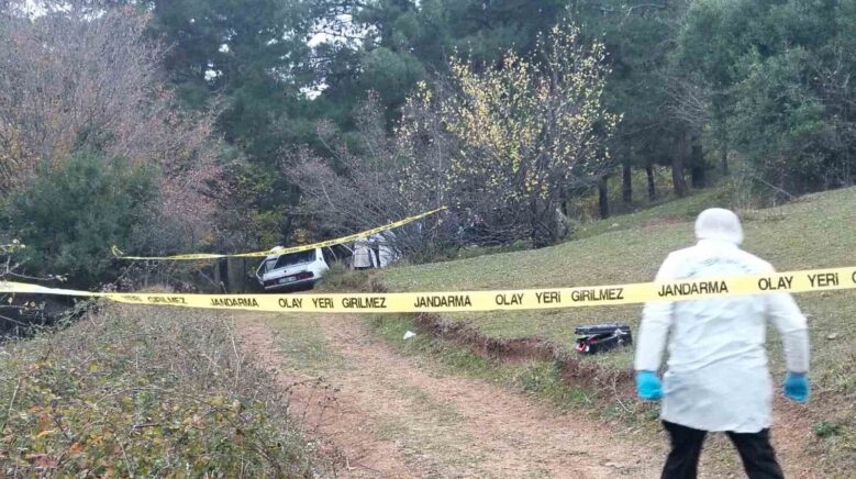 bosandigi esini otomobilde vurup canina kiydi mH8zMXFv