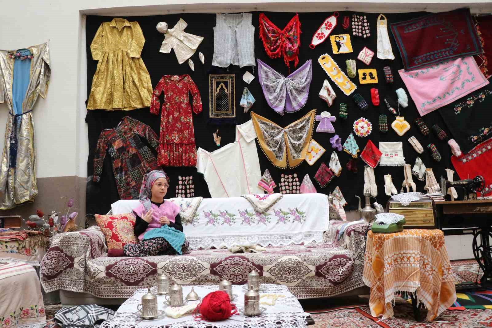 bu kareler film setinden degil ilkokuldan 1jt5keQF