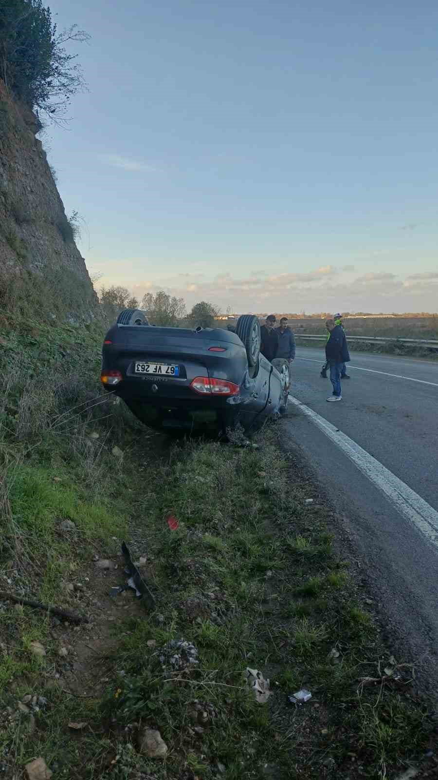 caycumada otomobil takla atarak durabildi 1 yarali hsbESqPZ