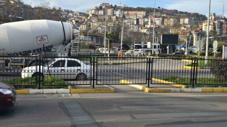 cevre yolunda onlem alindi yayalar ust gecide yonlendiriliyor 4Bqc2pbe