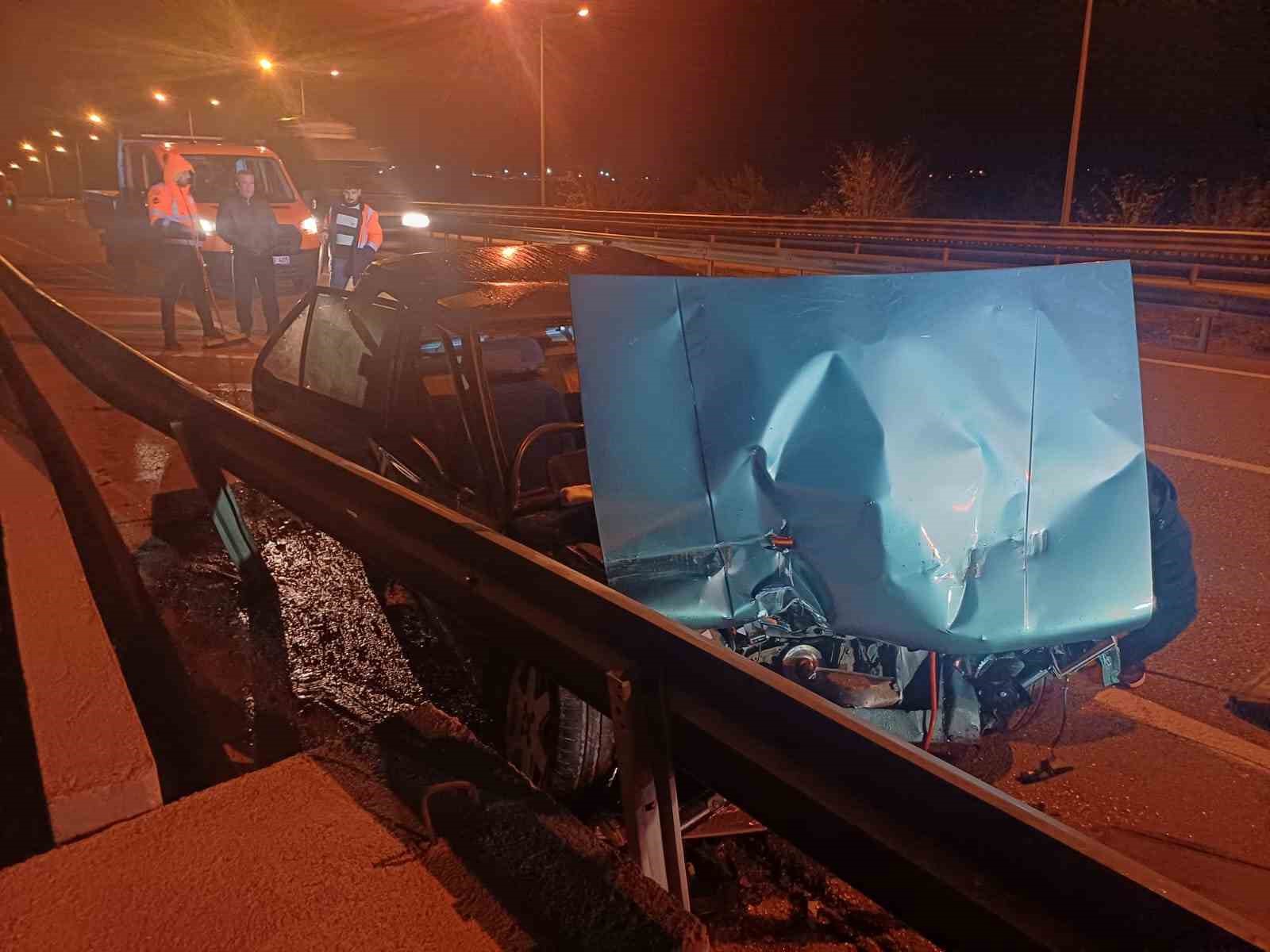 corumda otomobil bariyerlere carpti 1 yarali CLOL6mFJ