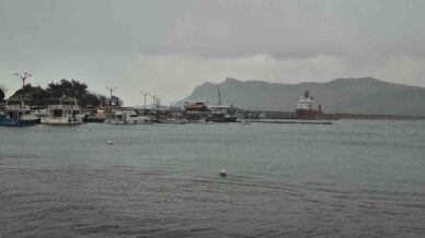 dogal gaz sondaj calismasinda gorevli gemiler amasra limanina sigindi PfQ7YJXn