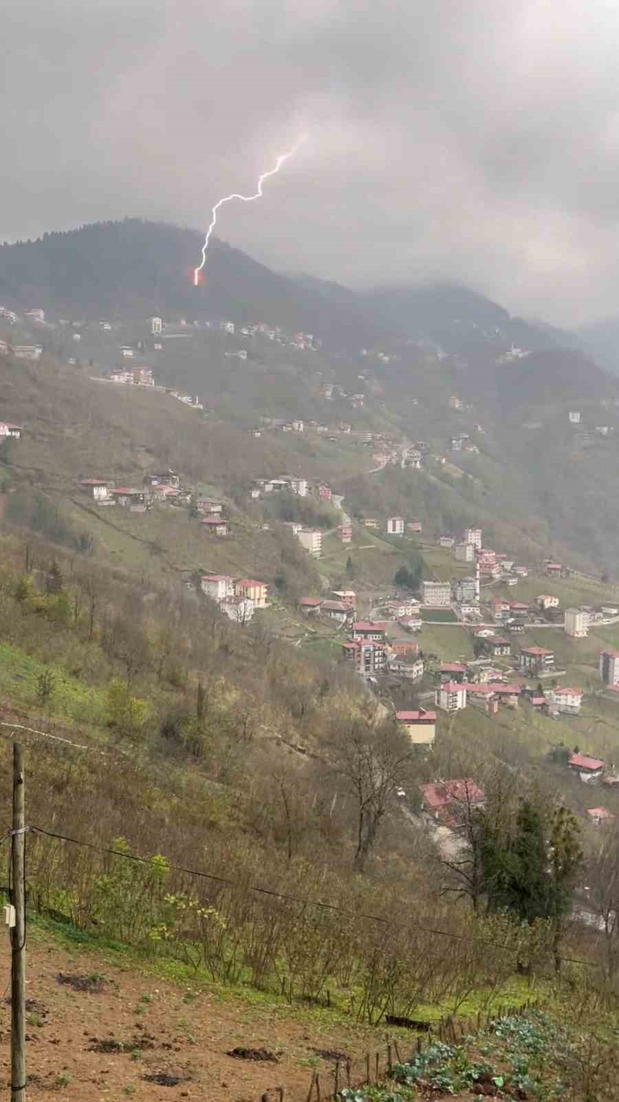 dogu karadenizde simsekler cep telefonlarina yansidi 51A1C5bm