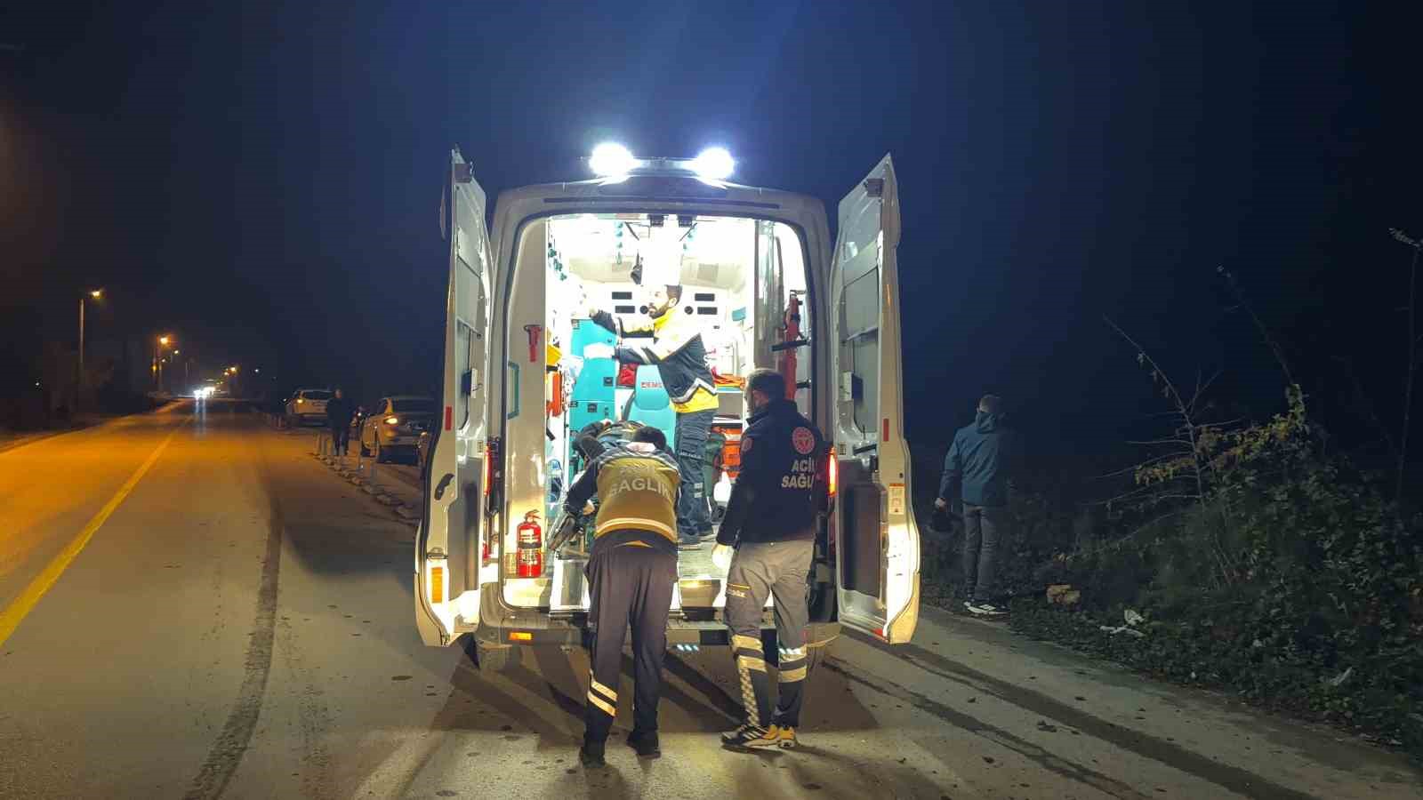 duzcede minibus ile otomobil carpisti 3 kisi yaralandi m3TBwlWa