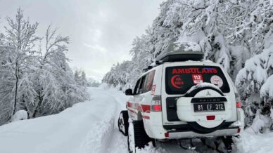 duzcede yasli hastaya paletli ambulans ulasti LTww5Oy3