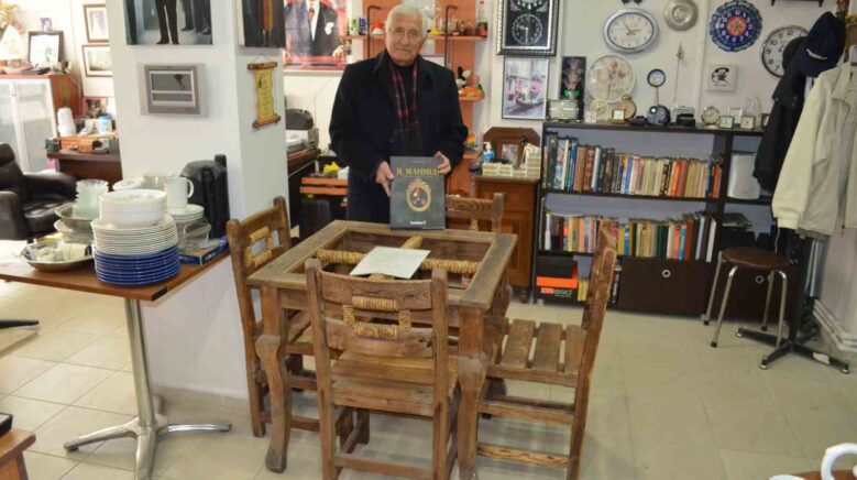 emekli ogretmenin evinden tarih fiskiriyor ii mahmutun masasindan canakkale kilicina WAa15ZKp