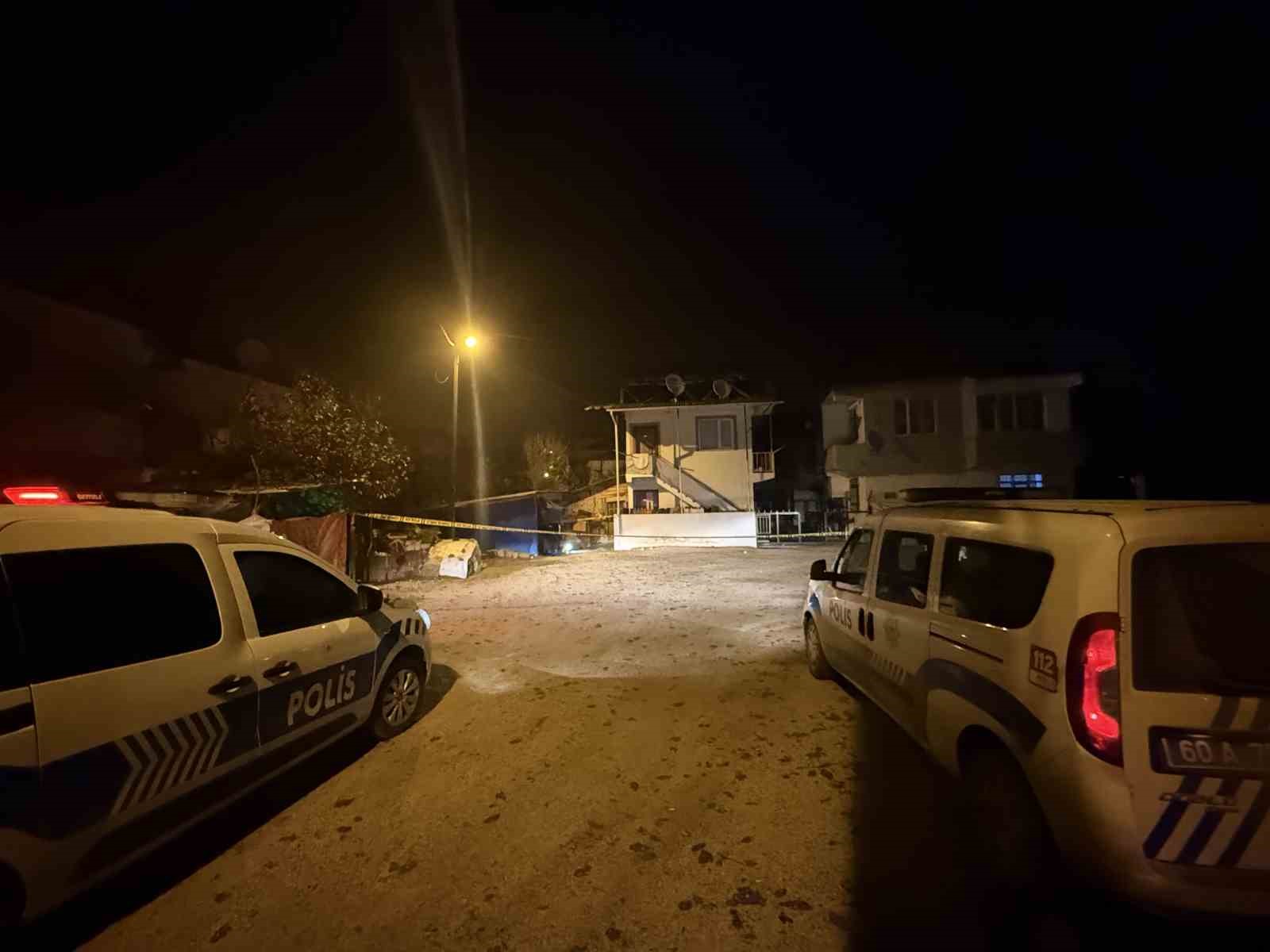 evinin onunde silahli saldiriya ugrayan motokurye hayatini kaybetti peIFE4gO