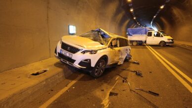 gumushanede yarim saat arayla meydana gelen iki kazada 1 kisi oldu 3 kisi yaralandi kMSMzYbd