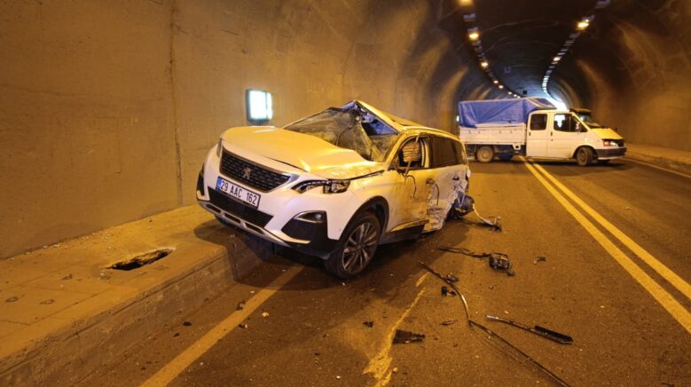 gumushanede yarim saat arayla meydana gelen iki kazada 1 kisi oldu 3 kisi yaralandi kMSMzYbd