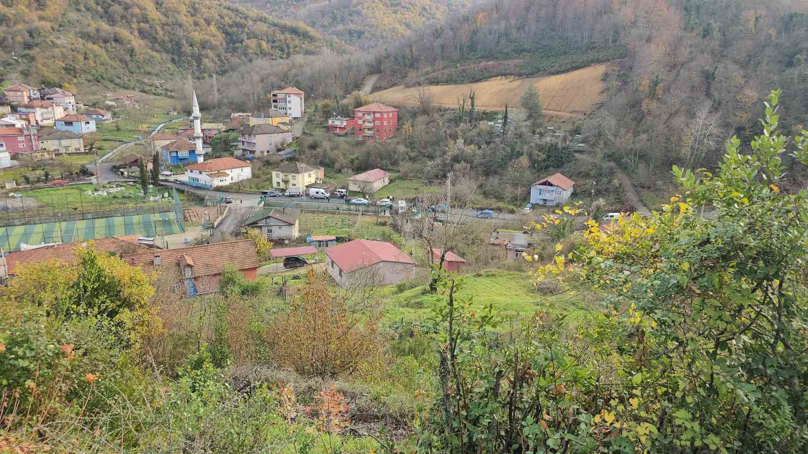 hasta ziyaretinden donerken annesiyle kursunlarin hedefi oldu jf3r3Urm