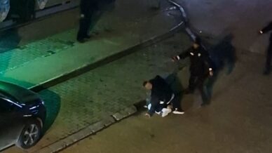 iki grubun kavgasini bekciler biber gaziyla ayirdi nWnlbp3l