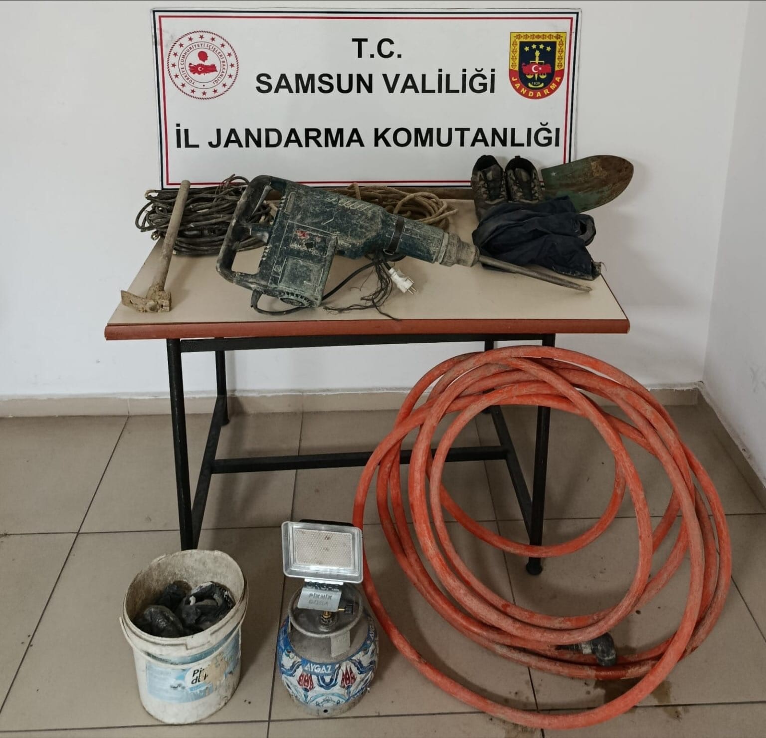 kacak kazi yapan 3 kisi jandarmaya sucustu yakalandi c5KZFJTy
