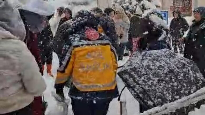 kar kapli merdivenden dusen ogrenci yaralandi vNBNFGZP