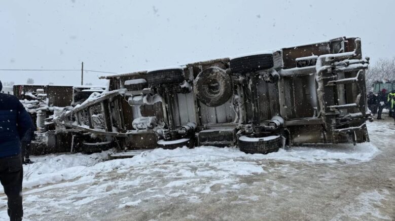kar yagisi kazayi beraberinde getirdi OwTtZ6iu