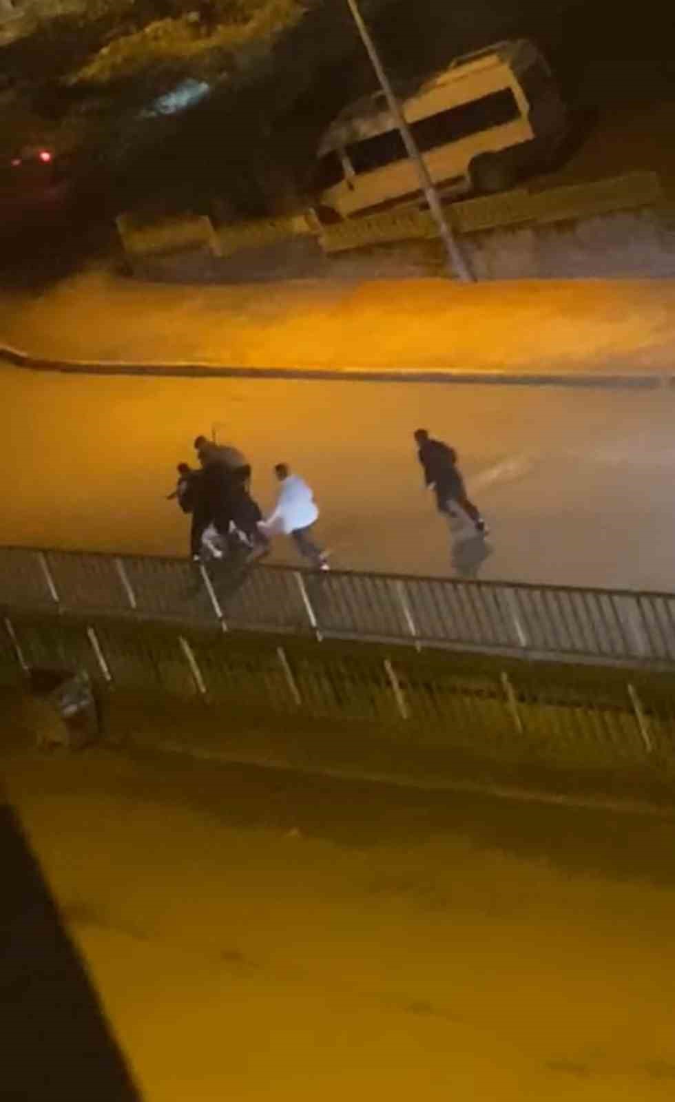 karabukte bir genc 4 kisi tarafindan acimasizca boyle darbedildi nSrfROR5