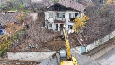 karabukte tehlikeli yapilarin yikimi suruyor IV2ex2LL