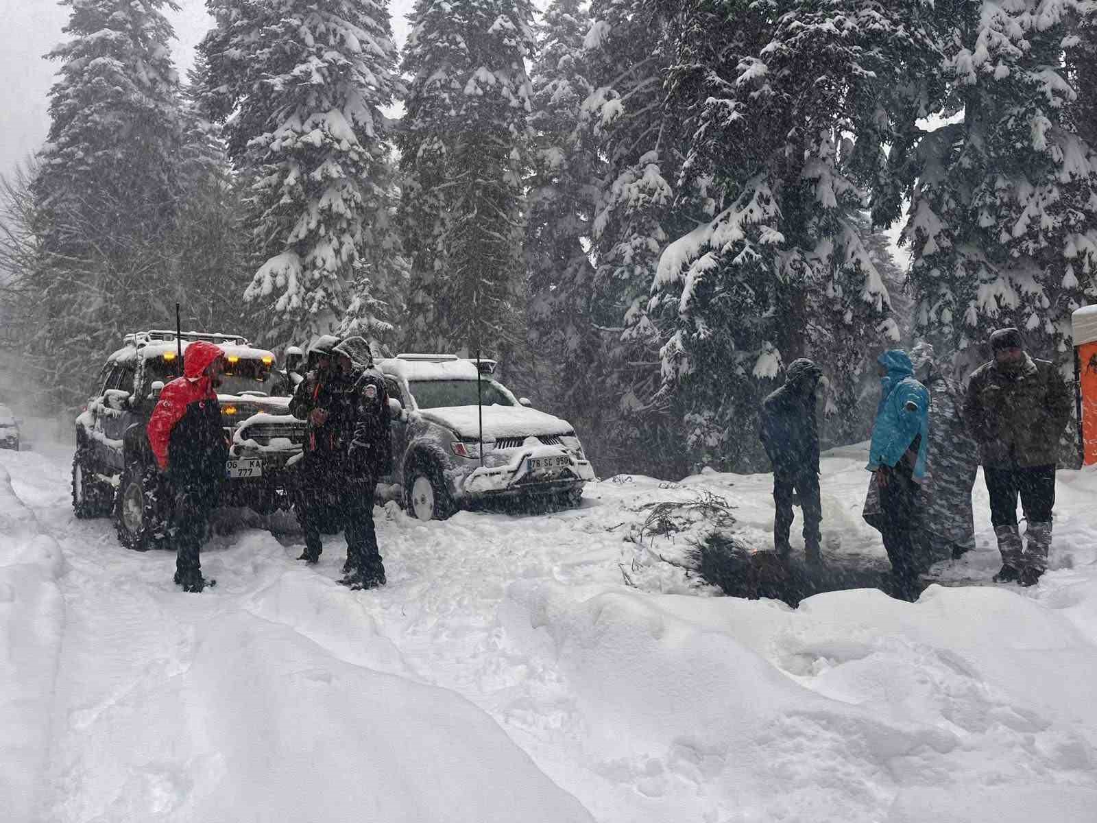 karabukte yaylada mahsur kalan 7 kisi kurtarildi vNqaDw7d