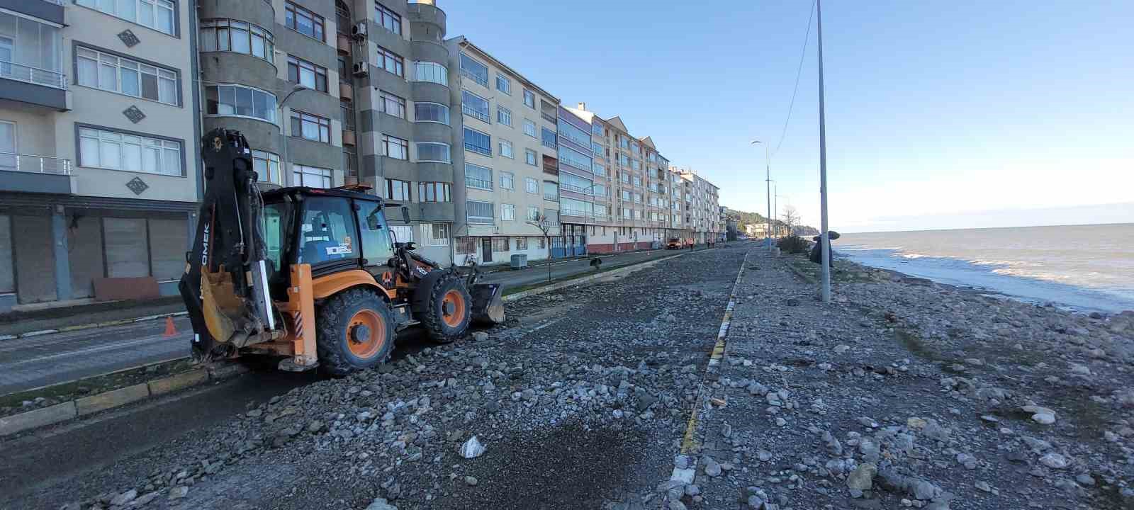kastamonuda dev dalgalar sahillere zarar verdi