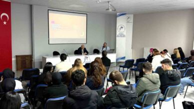 kaymakam baskin kbude kamu yonetimi dersine konuk oldu MRFPMygz