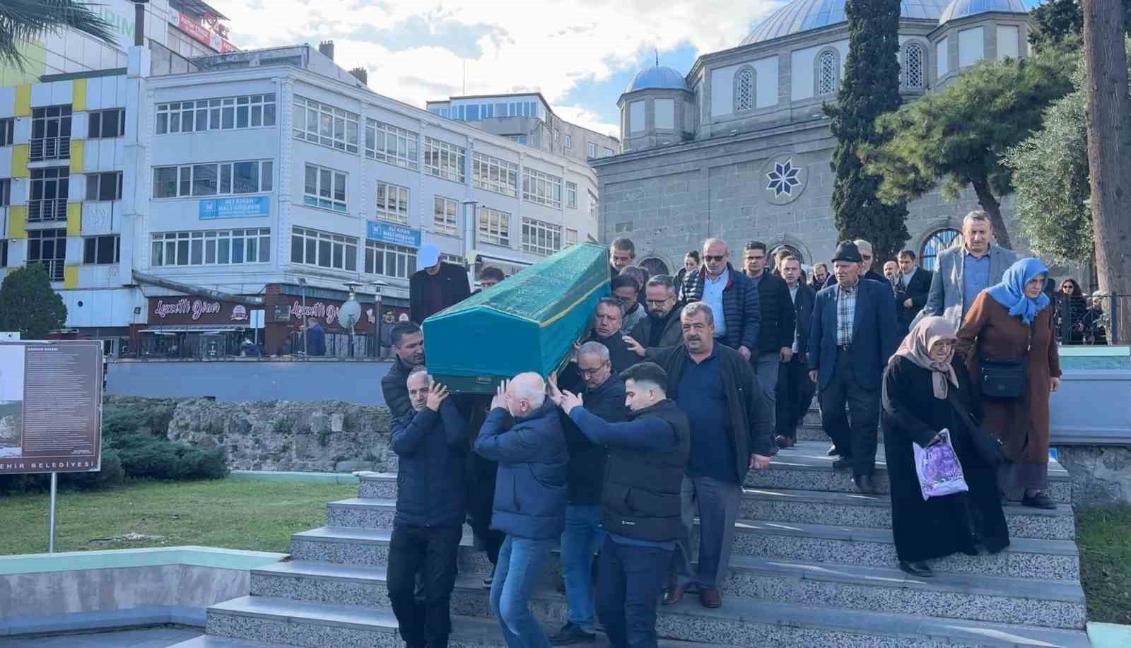 kaza susuyle esini ve cocugunu oldurdukten sonra intihar eden doktor samsunda topraga verildi cOwWKytA