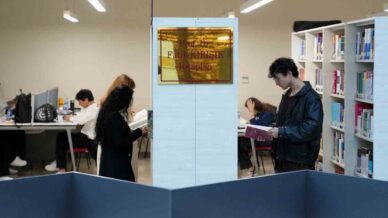 kbu rektoru kirisiktan kamil gulec kutuphanesine 600 kitaplik bagis RpZbCQyx