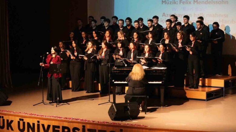 kbude turkiye ve azerbaycan ezgileri ayni sahnede ldTmW8b9