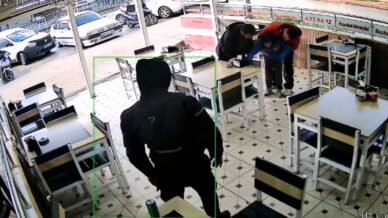 kurye heimlich manevrasiyla bogulan cocugu kurtardi o anlar kamerada XA75MPc3