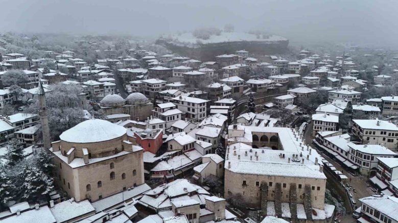 osmanli kenti safranbolunun tarihi konaklar beyaz ortuyle kaplandi SbRx5LpW