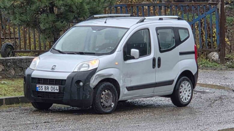 otomobil ile hafif ticari arac carpisti 2 yarali SvD7DRqH