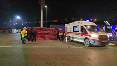 otomobille carpisan ambulans devrildi 3 saglik calisani yaralandi 9gqeYIZ8
