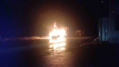 park halindeki arac alev topu oldu geriye hurda kaldi Oy2AYMX5